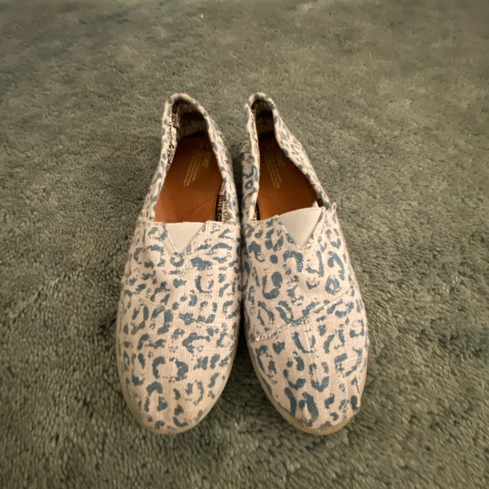 Leopard print toms